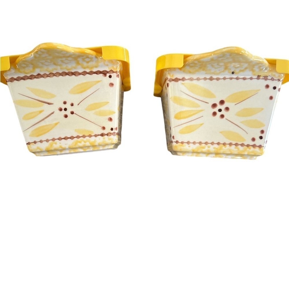 Temptations by Tara‎ OLD WORLD Yellow 10 oz Ramekins w/ Lids Set of 2 (4 Pcs)